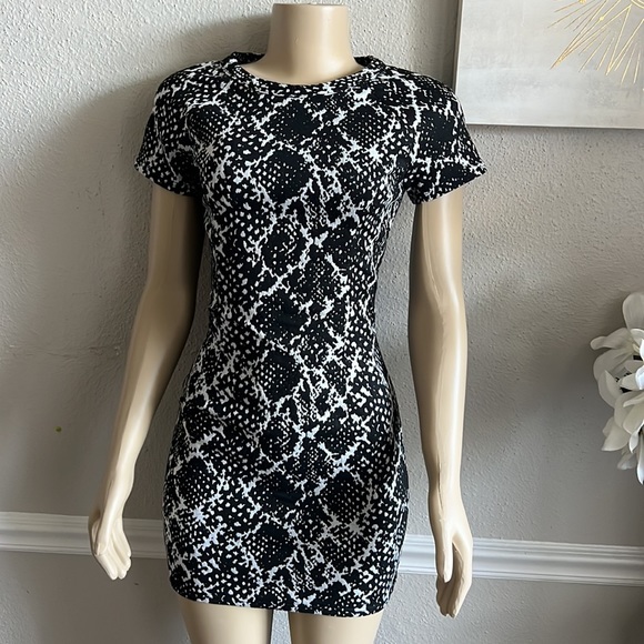 AQUA Black White Mini Dress Size S - Picture 3 of 6